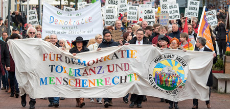 Geeint gegen rechts: Demonstration von Nazigegnern in Bad Segebe...
