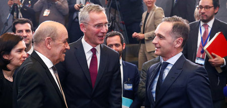 NATO-Generalsekretät Jens Stoltenberg (M.), Frankreichs Außenmin... NATO-Generalsekretät Jens Stoltenberg (M.), Frankreichs Außenmin...