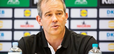 Henk Groener, Trainer der Frauenhandballnationalmannschaft, auf ... Henk Groener, Trainer der Frauenhandballnationalmannschaft, auf ...