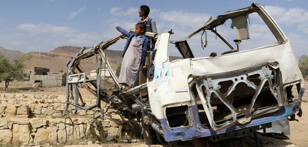 Ungesühntes Verbrechen. Bomben eines von Saudi-Arabien befehligt...