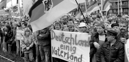 In Dresden wurde Helmut Kohl am 19. Dezember 1989 von Deutschlan...