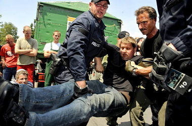 Die Polizei – dein Freund und Helfer. Am Montagmittag beendeten ...