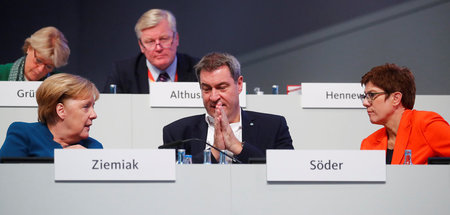 Vorn (v.l.n.r.): Bundeskanzlerin Angela Merkel (CDU), CSU-Chef M... Vorn (v.l.n.r.): Bundeskanzlerin Angela Merkel (CDU), CSU-Chef M...
