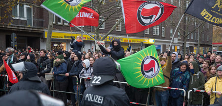 Gegen die Bedrohung von Journalisten durch Neonazis und für Pres... Gegen die Bedrohung von Journalisten durch Neonazis und für Pres...
