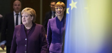 Angela Merkel und die estnische Staatspräsidentin Kersti Kaljula