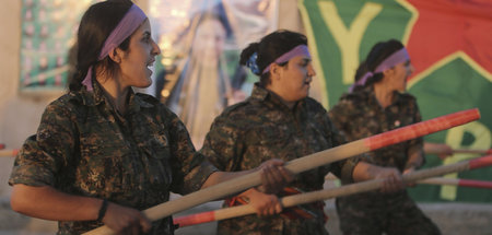 YPJ-Kämpferinnen beim Selbstverteidigungstraining in Hasaka (Arc...