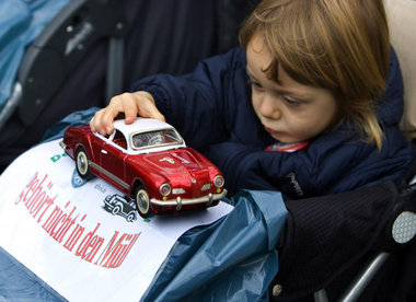 Demonstration gegen Entlassungen bei Karmann in Osnabrück Ende 2... Demonstration gegen Entlassungen bei Karmann in Osnabrück Ende 2...