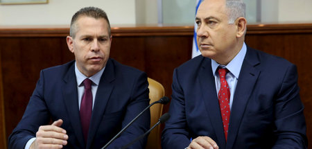 Rechte Likud-Hardliner unter sich: Gilad Erdan (l.) vom Minister...