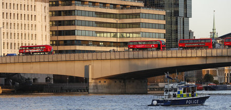 Nach dem Angriff: London Bridge  mit leeren Bussen