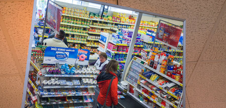 Volle Supermarktregale gaukeln so manchem Konsumenten vor, eine ...