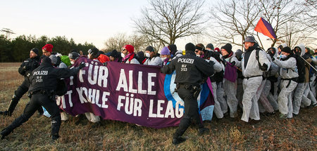AdoraPress_EndeGelaendeLausitz_013 Kopie.jpg