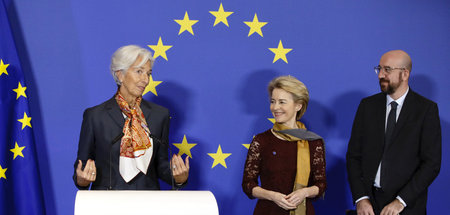 Die neue EU-Kommissionspräsidentin Ursula von der Leyen (Mitte)