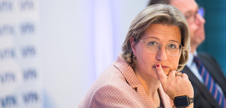 Anke Rehlinger bei einer Pressekonferenz in Frankfurt am Main (1