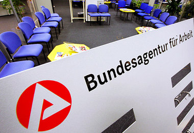 Mit Schikane per Gesetz vertreibt die BA ihre »Klienten« erfolgr... Mit Schikane per Gesetz vertreibt die BA ihre »Klienten« erfolgr...