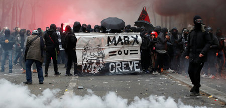 »Marx oder sterben«: Proteste in Paris gegen Macrons Renten-»Ref...