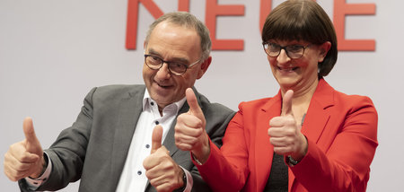 Die frischgewählten SPD-Chefs Norbert Walter-Borjans und Saskia ...