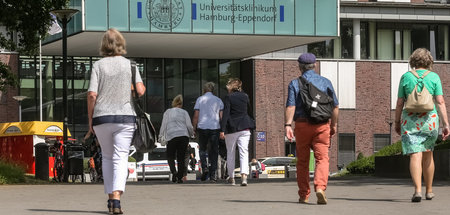 Haupteingang des Universitätsklinikums Hamburg-Eppendorf (UKE; A...