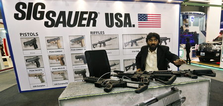 Waffen »Made in USA« sind beliebt (Waffenmesse in Karatschi 2.12... Waffen »Made in USA« sind beliebt (Waffenmesse in Karatschi 2.12...