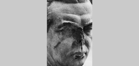 Ikonoklastische Wut: In den 90er Jahren beschädigte Statue von E...