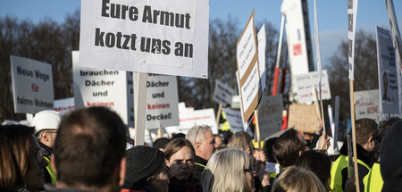 Nicht bezahlte Satire bei der Demo gegen den Mietendeckel am Mon