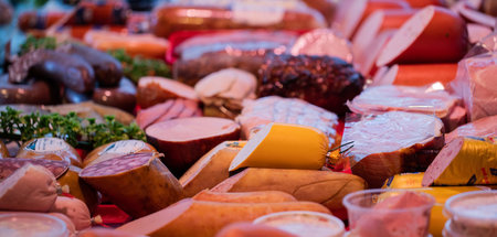 Sieht gut aus, aber schmeckt nach Draht und enthält Keime. Die W... Sieht gut aus, aber schmeckt nach Draht und enthält Keime. Die W...
