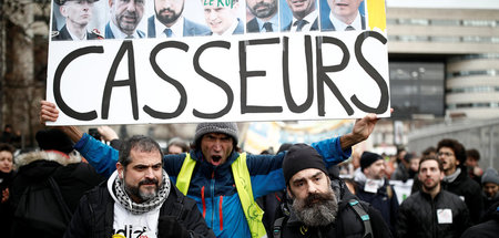 »Randalierer«: Demonstration gegen Macrons »Rentenreform« am Son... »Randalierer«: Demonstration gegen Macrons »Rentenreform« am Son...