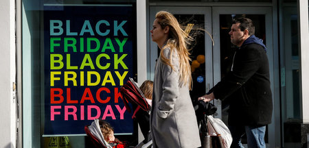 Der »Black Friday« kann als Tag des »Konsumterrors« bezeichnet w... Der »Black Friday« kann als Tag des »Konsumterrors« bezeichnet w...