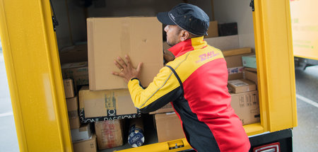 Paketzusteller_57980989.jpg