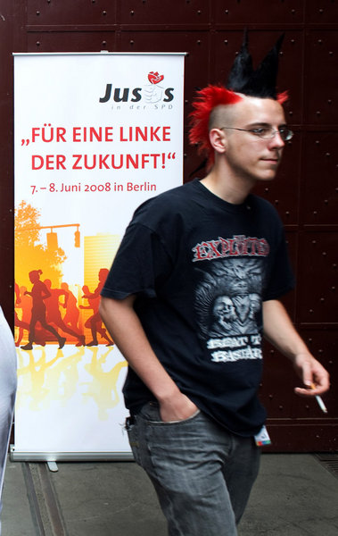 Auf der Suche nach der sozialistischen Strategie: Nun soll alles... Auf der Suche nach der sozialistischen Strategie: Nun soll alles...