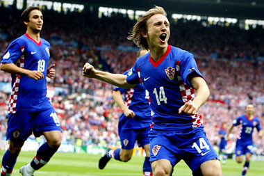 »Kinder in Karo-Shirts verteilten vergoldete Kulis«: Luka Modric...