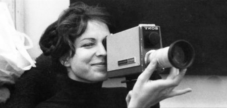 Carole Roussopoulos mit einer Videokamera: »Nouvelle Vague & Fem... Carole Roussopoulos mit einer Videokamera: »Nouvelle Vague & Fem...