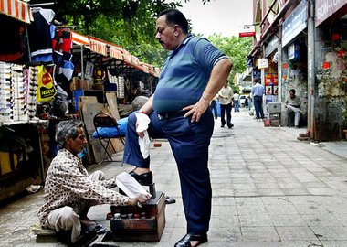 Alltag in Neu-Delhi: Indischer »Kleinunternehmer« bei der Arbeit Alltag in Neu-Delhi: Indischer »Kleinunternehmer« bei der Arbeit