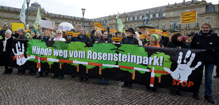 Demonstration gegen das Bahnprojekt »S 21« in Stuttgart (28.12.2...