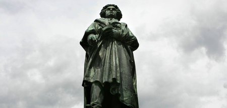 Das Denkmal auf dem Münsterplatz in Bonn wurde im August 1845 zu...