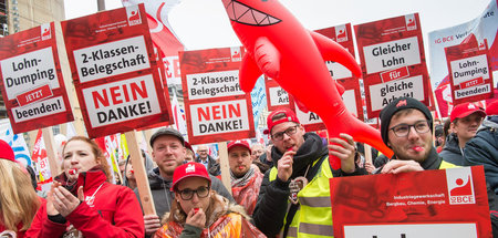 »Wir lassen uns nicht spalten«: DGB-Kundgebung »gegen den Missbr...