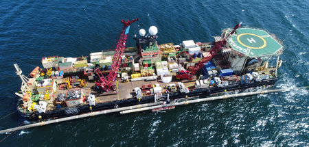 Das Pipeline-Verlegeschiff «Castoro 10» vor der Südostspitze der...