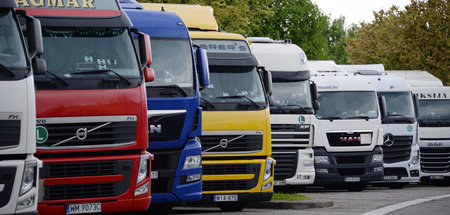 Lastwagen_auf_Autoba_62889618.jpg