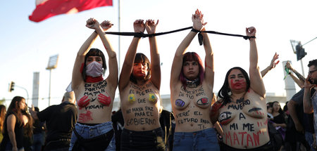 Kämpfe verbinden: Aktivistinnenprotest in Santiago de Chile gege