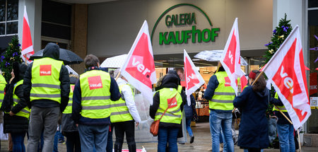 Widerstand gegen Unternehmenspläne: Demonstration während eines ...