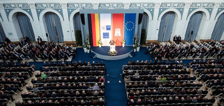 Versammlung_eines_Eh_63837026.jpg