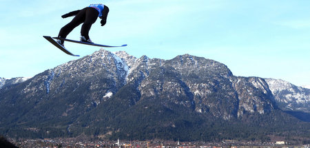 Marius Lindvik flog am Neujahrstag in Garmisch-Partenkirchen all...
