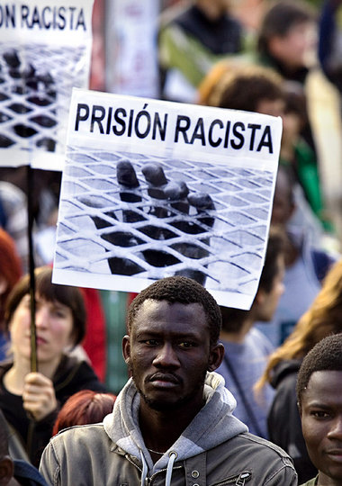»Rassistische Haft« – Protest vor Abschiebeknast Mitte April in ...