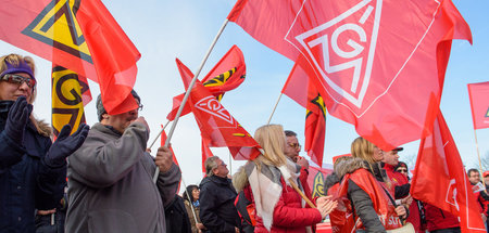 Bosch-Beschäftigte bei einem Warnstreik (Homburg, 10.1.2018) Bosch-Beschäftigte bei einem Warnstreik (Homburg, 10.1.2018)