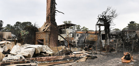 Überbleibsel eines Hauses in der Ortschaft Wingello nach dem Bus...