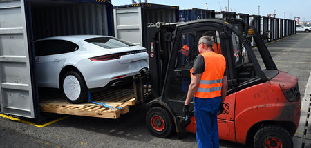Porsche-Pkw vor Verschiffung: Auf Exportwaren ist keine Umsatzst...