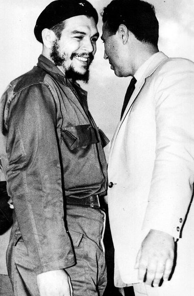 Ernesto Che Guevara und der algerische Staatspräsident Ahmed Ben...