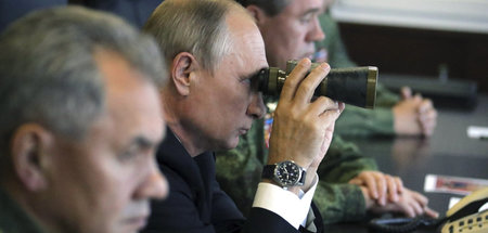 Auf der Wacht: Der russische Präsident Wladimir Putin während ei...