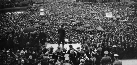 Vor den Schüssen: Teilnehmer der Kundgebung am 13. Januar 1920 v...