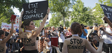 »Der Staat ist schuldig«: Frauenprotest im Juli in Paris