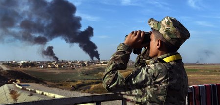 Soldat der kurdischen YPG im Norden Syriens (Tell Tamer, 12.11.2...